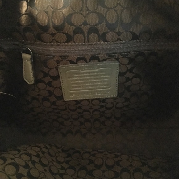 (GUC) Coach Shoulder Purse - Picture 5 of 8